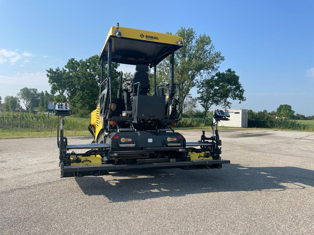 BOMAG IT BF 300 P S340-2 TV Stage IIIa/Tier 3 - Асфальтоукладчик: фото 3 BOMAG IT BF 300 P S340-2 TV Stage IIIa/Tier 3 - Асфальтоукладчик: фото 3