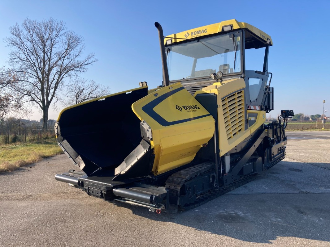 BOMAG IT BF 700 C-2 S500 Stage IV/Tier 4f - Асфальтоукладчик: фото 1 BOMAG IT BF 700 C-2 S500 Stage IV/Tier 4f - Асфальтоукладчик: фото 1
