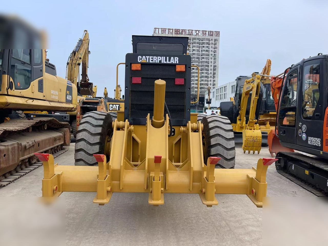 CATERPILLAR 140H - Грейдер: фото 4 CATERPILLAR 140H - Грейдер: фото 4