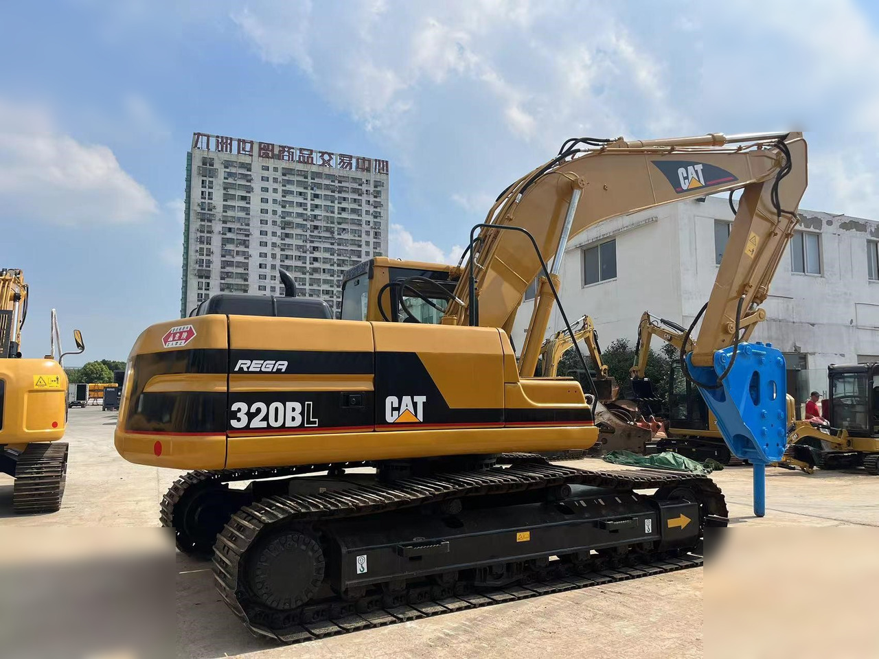 CATERPILLAR 320BL - Гусеничный экскаватор: фото 2 CATERPILLAR 320BL - Гусеничный экскаватор: фото 2
