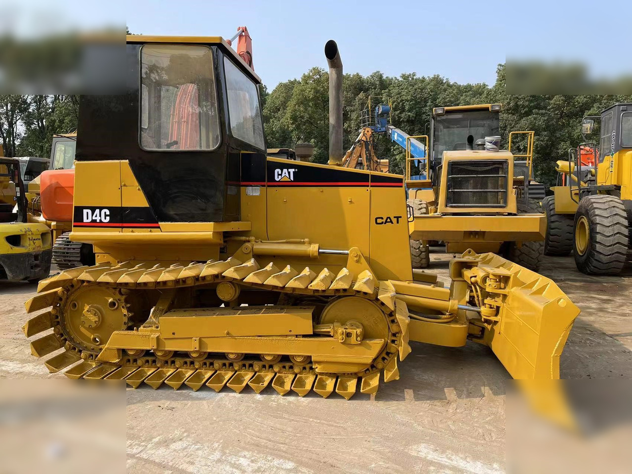 CATERPILLAR D4C - Бульдозер: фото 3 CATERPILLAR D4C - Бульдозер: фото 3
