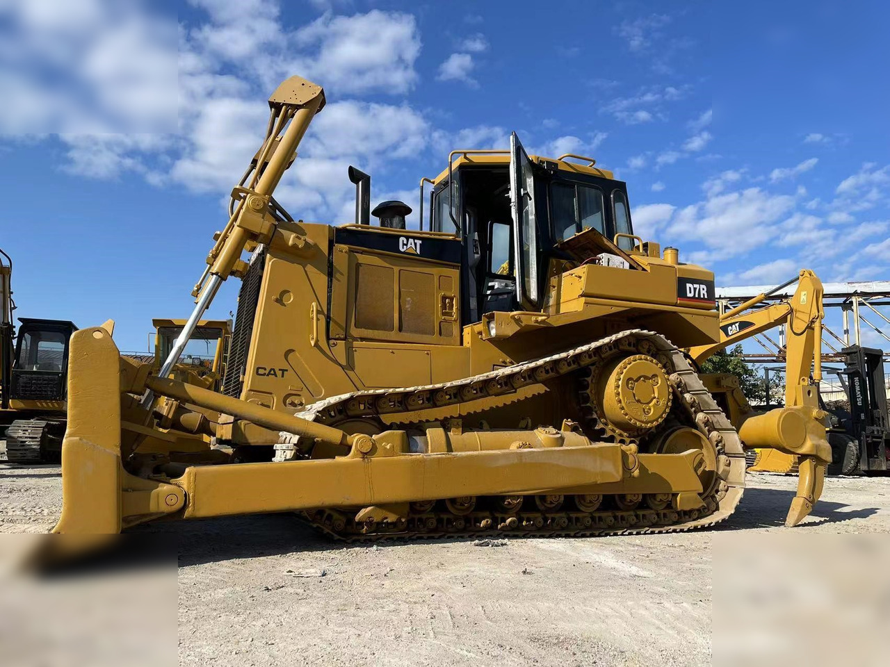 CATERPILLAR D7R II - Бульдозер: фото 3 CATERPILLAR D7R II - Бульдозер: фото 3