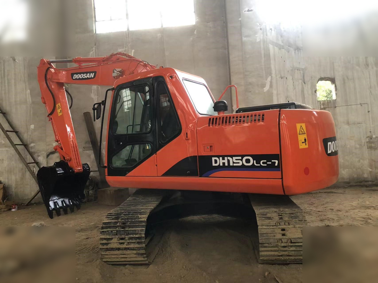 DOOSAN DH150 LC-7 - Гусеничный экскаватор: фото 1 DOOSAN DH150 LC-7 - Гусеничный экскаватор: фото 1