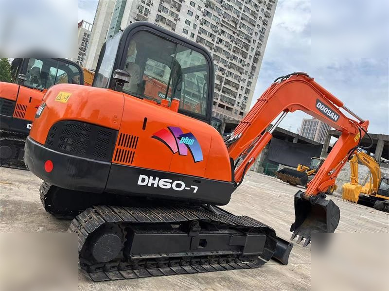 DOOSAN DH60-7 - Гусеничный экскаватор: фото 1 DOOSAN DH60-7 - Гусеничный экскаватор: фото 1
