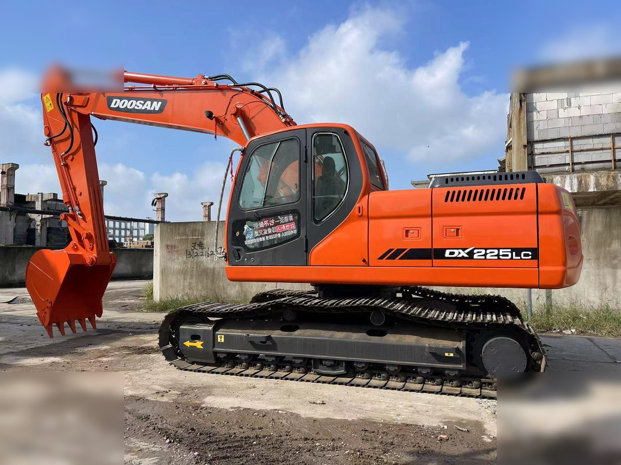 DOOSAN DX225 LCA - Гусеничный экскаватор: фото 1 DOOSAN DX225 LCA - Гусеничный экскаватор: фото 1