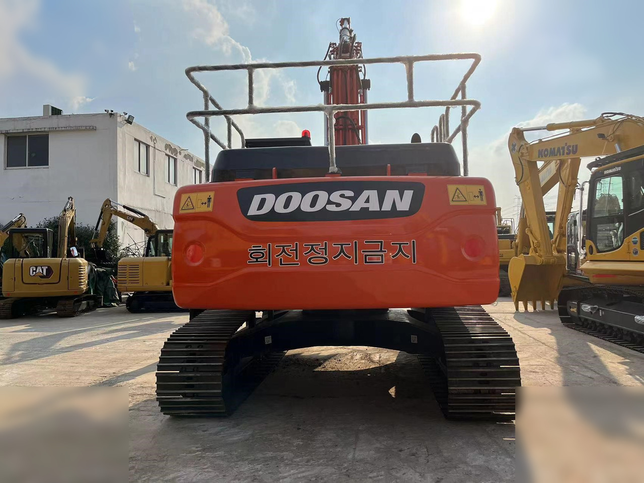 DOOSAN DX300 LCA - Гусеничный экскаватор: фото 2 DOOSAN DX300 LCA - Гусеничный экскаватор: фото 2