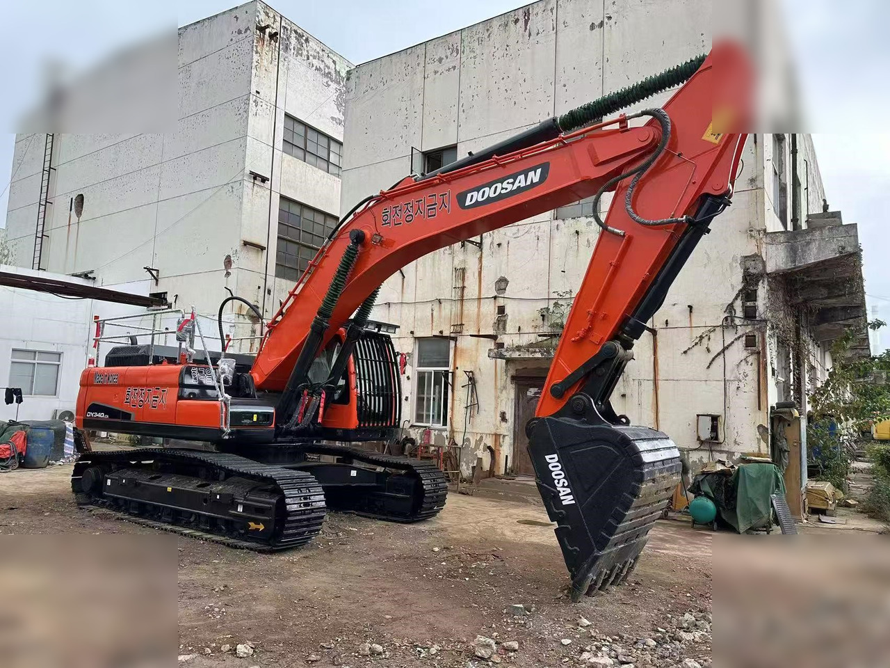 DOOSAN DX340 LC - Гусеничный экскаватор: фото 2 DOOSAN DX340 LC - Гусеничный экскаватор: фото 2