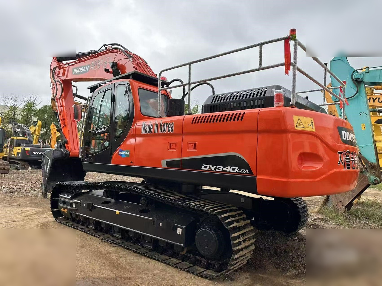 DOOSAN DX340 LCA - Гусеничный экскаватор: фото 1 DOOSAN DX340 LCA - Гусеничный экскаватор: фото 1