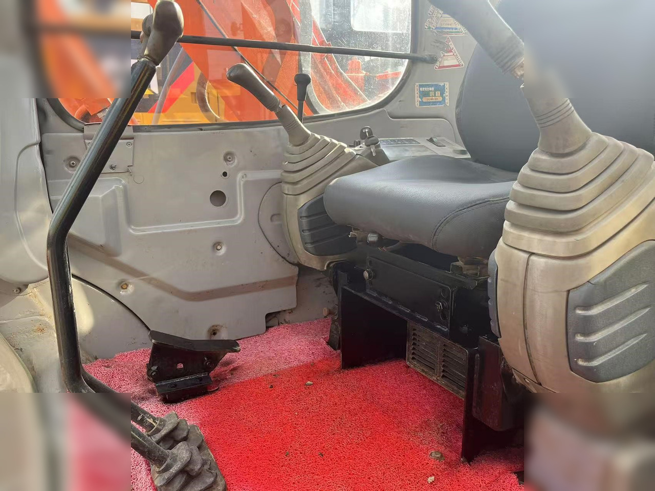 HITACHI EX60 - Гусеничный экскаватор: фото 5 HITACHI EX60 - Гусеничный экскаватор: фото 5