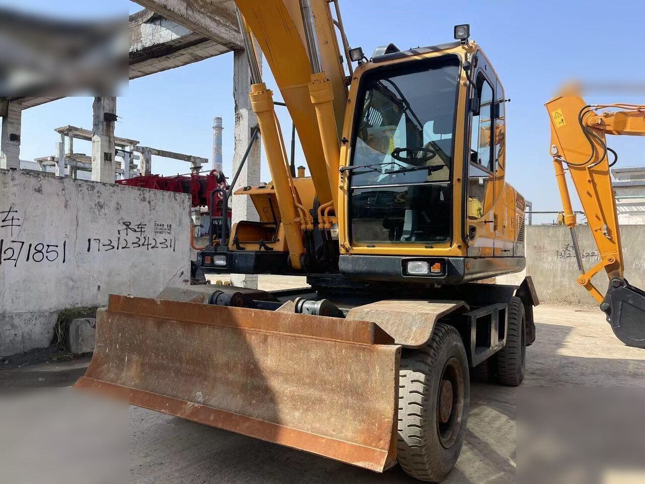 HYUNDAI ROBEX 210W-9 - Колёсный экскаватор: фото 3 HYUNDAI ROBEX 210W-9 - Колёсный экскаватор: фото 3