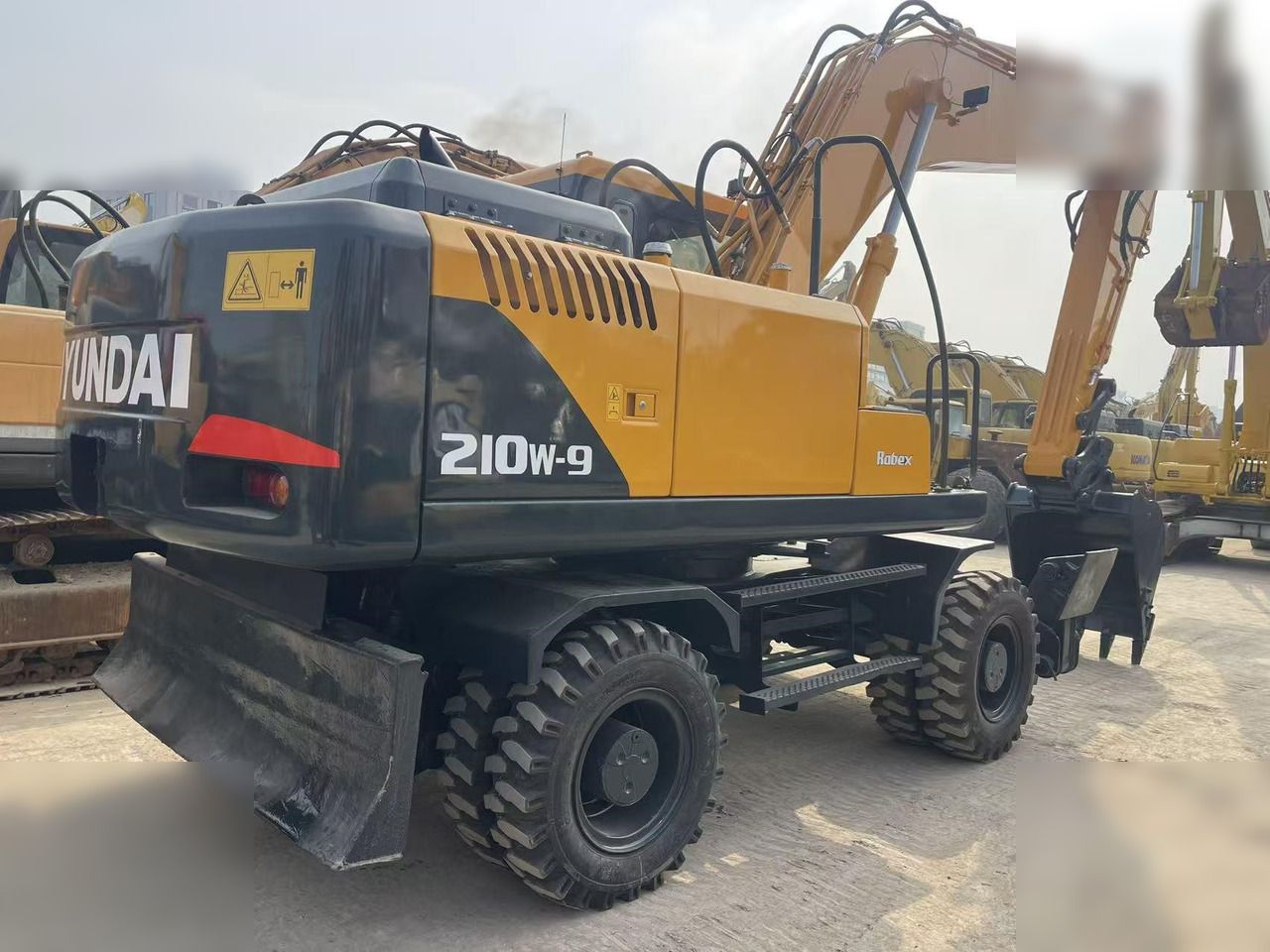 HYUNDAI ROBEX 210W-9 - Колёсный экскаватор: фото 2 HYUNDAI ROBEX 210W-9 - Колёсный экскаватор: фото 2