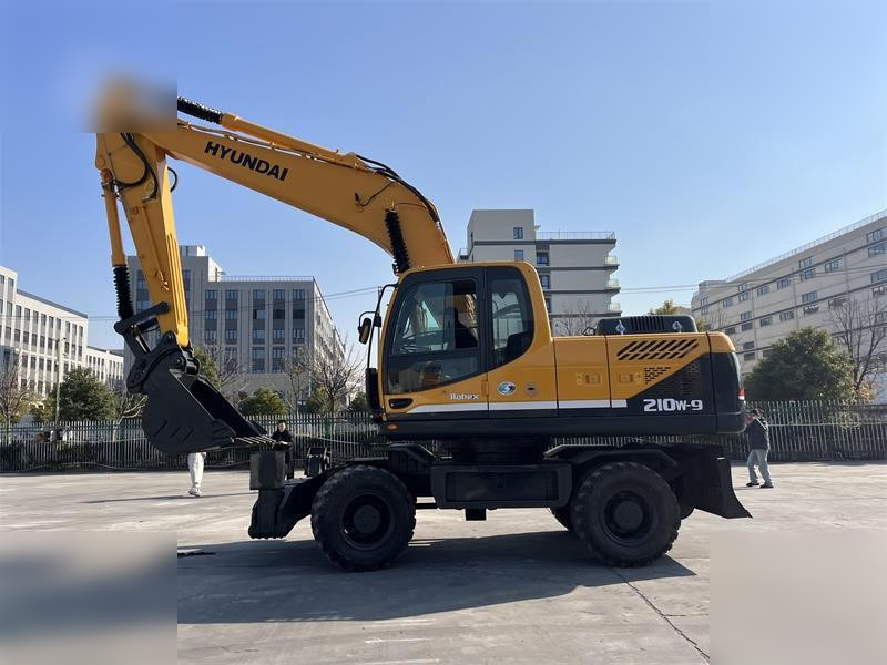 HYUNDAI ROBEX 210W-9 - Колёсный экскаватор: фото 1 HYUNDAI ROBEX 210W-9 - Колёсный экскаватор: фото 1