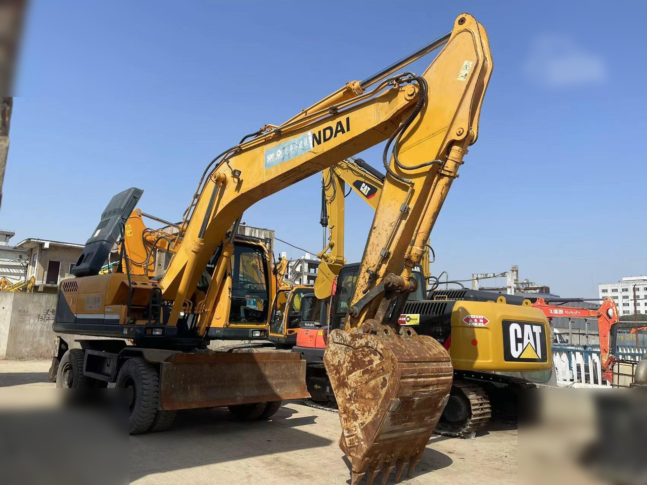 HYUNDAI ROBEX 210W-9 - Колёсный экскаватор: фото 1 HYUNDAI ROBEX 210W-9 - Колёсный экскаватор: фото 1