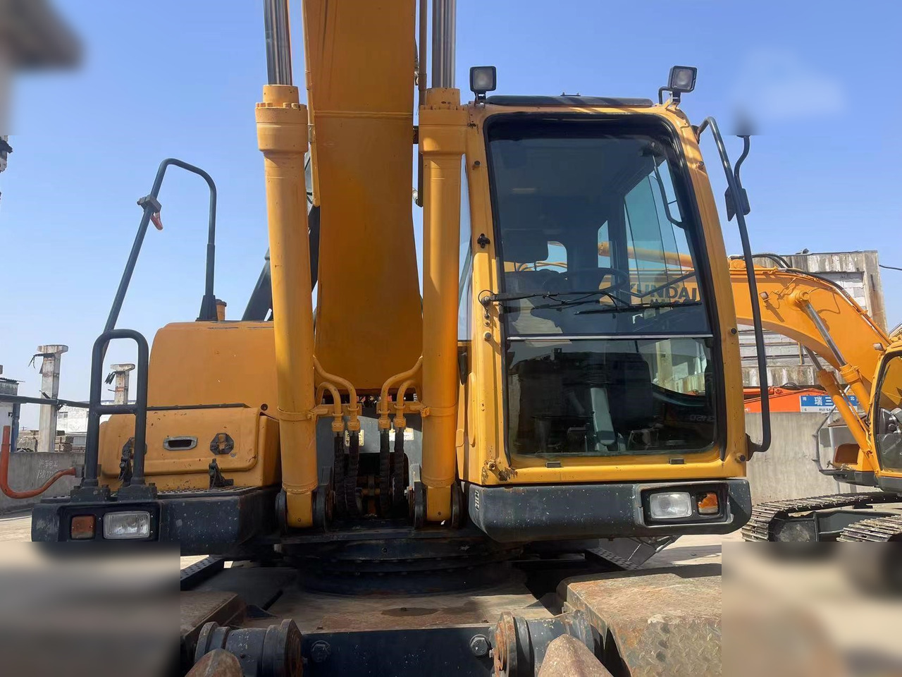 HYUNDAI ROBEX 210W-9 - Колёсный экскаватор: фото 4 HYUNDAI ROBEX 210W-9 - Колёсный экскаватор: фото 4