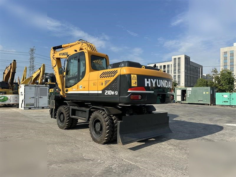 HYUNDAI ROBEX 210W-9 - Колёсный экскаватор: фото 3 HYUNDAI ROBEX 210W-9 - Колёсный экскаватор: фото 3