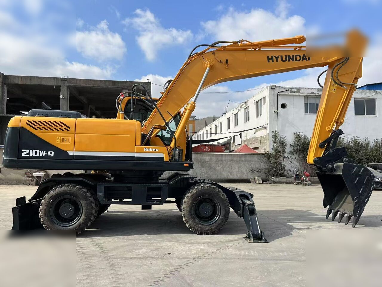 HYUNDAI ROBEX 210W-9 - Колёсный экскаватор: фото 1 HYUNDAI ROBEX 210W-9 - Колёсный экскаватор: фото 1