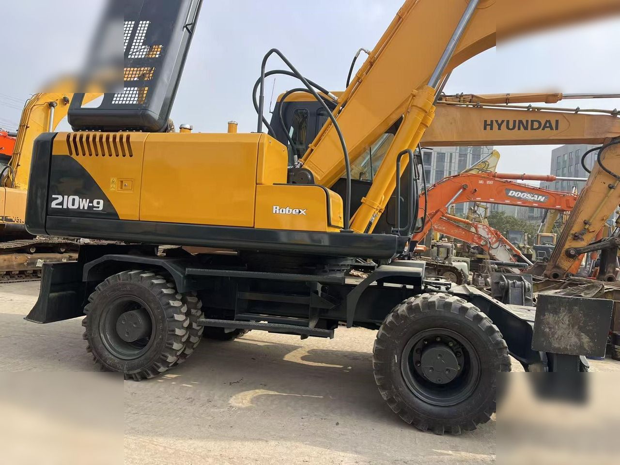 HYUNDAI ROBEX 210W-9 - Колёсный экскаватор: фото 3 HYUNDAI ROBEX 210W-9 - Колёсный экскаватор: фото 3