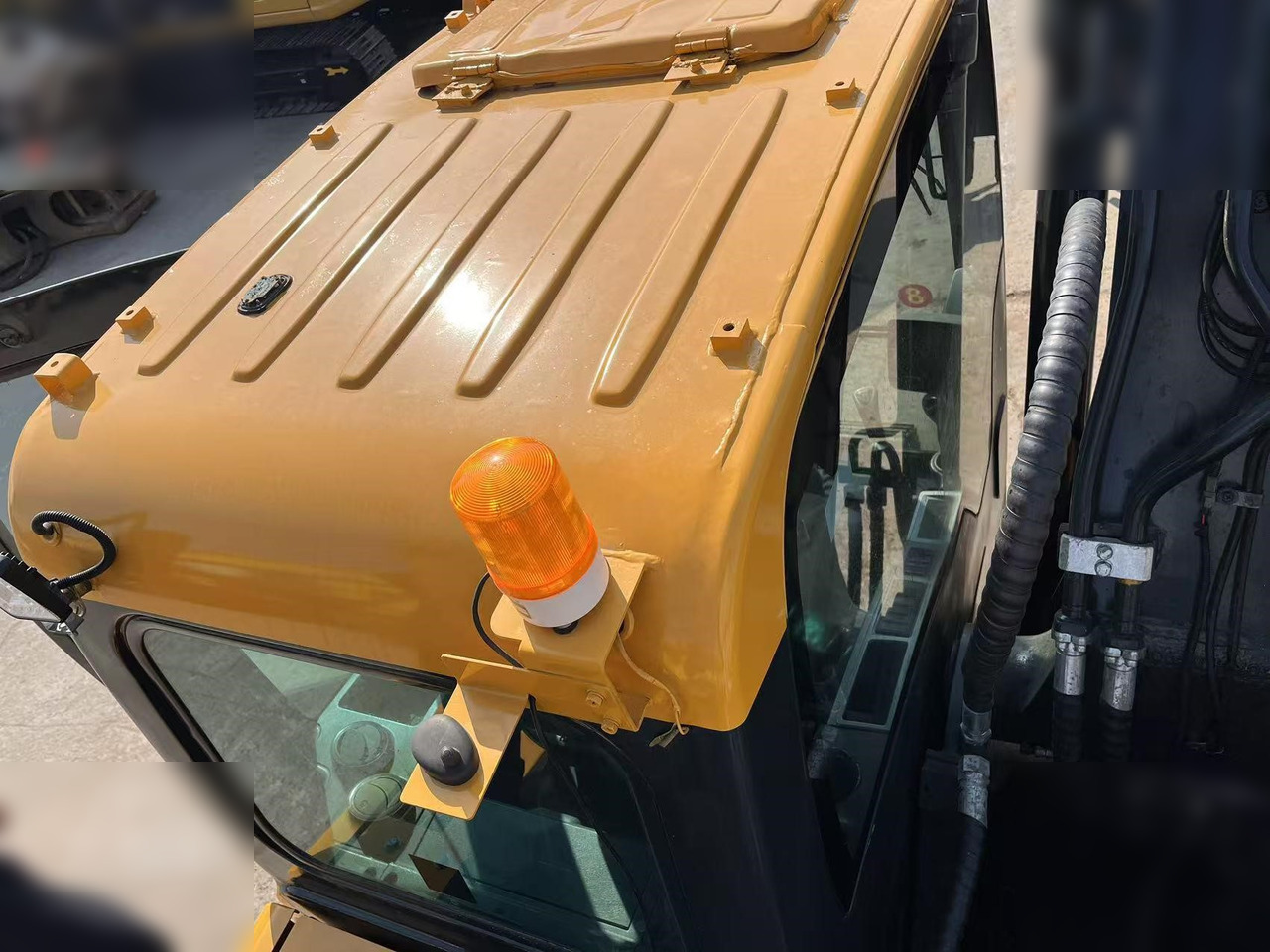 Гусеничный экскаватор HYUNDAI ROBEX 220 LC-9S: фото 8 Гусеничный экскаватор HYUNDAI ROBEX 220 LC-9S: фото 8