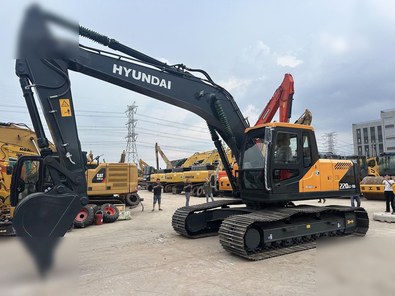 HYUNDAI ROBEX 220 LC-9S - Гусеничный экскаватор: фото 2 HYUNDAI ROBEX 220 LC-9S - Гусеничный экскаватор: фото 2