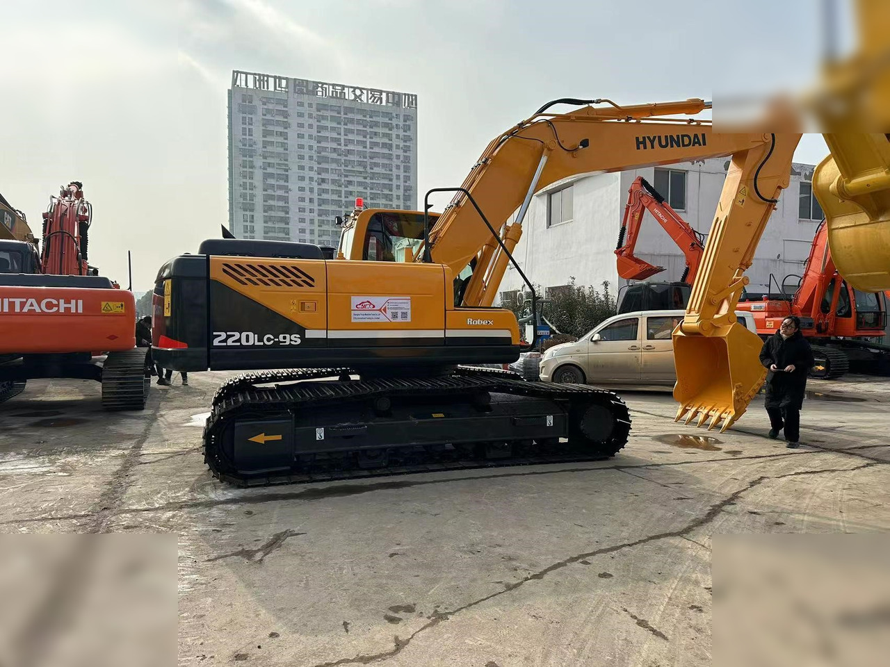 HYUNDAI ROBEX 220 LC-9S - Гусеничный экскаватор: фото 2 HYUNDAI ROBEX 220 LC-9S - Гусеничный экскаватор: фото 2