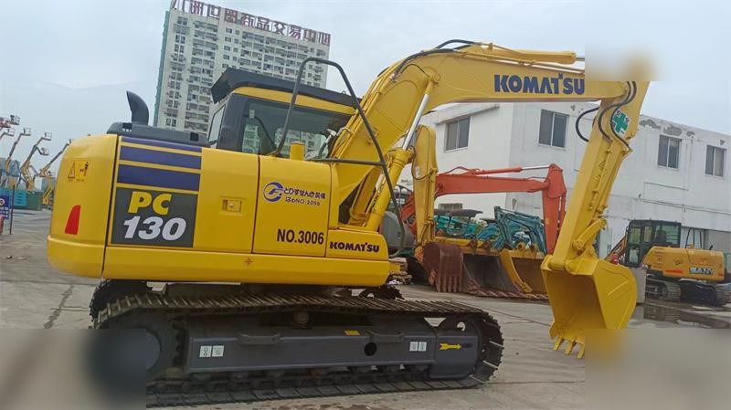 KOMATSU PC130-7 - Гусеничный экскаватор: фото 1 KOMATSU PC130-7 - Гусеничный экскаватор: фото 1