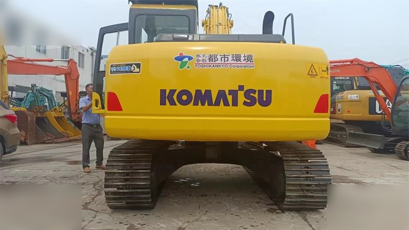 KOMATSU PC130-7 - Гусеничный экскаватор: фото 4 KOMATSU PC130-7 - Гусеничный экскаватор: фото 4