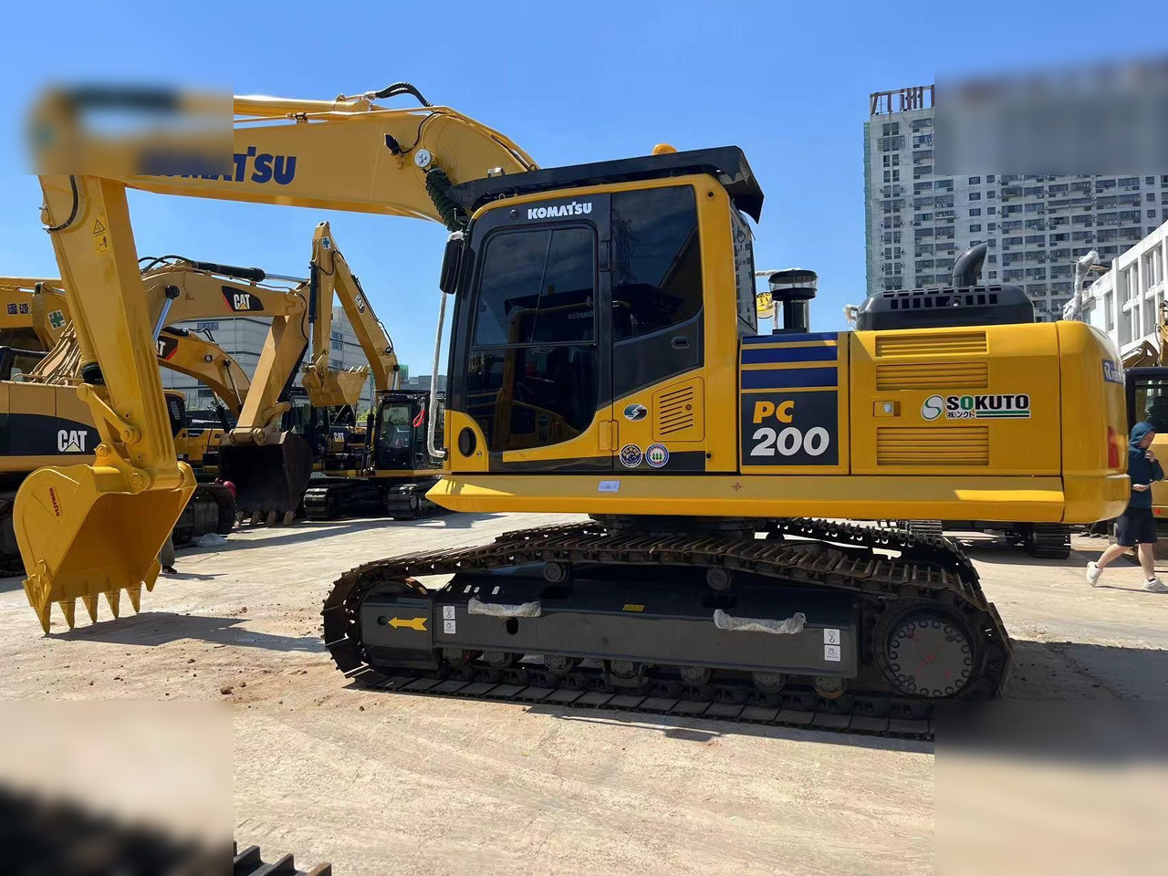 KOMATSU PC200-8 - Гусеничный экскаватор: фото 2 KOMATSU PC200-8 - Гусеничный экскаватор: фото 2