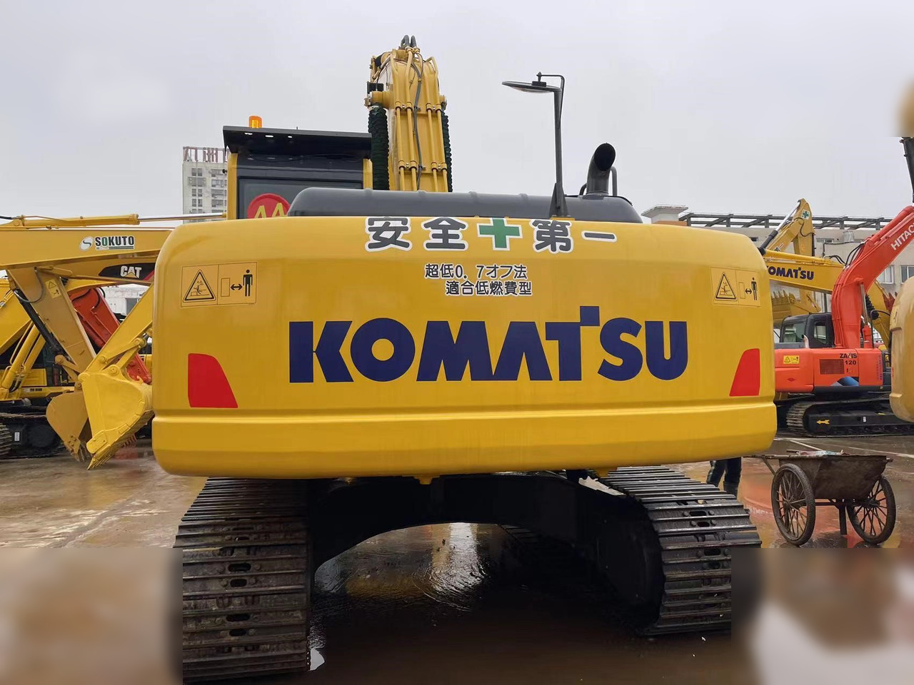 KOMATSU PC200-8 - Гусеничный экскаватор: фото 3 KOMATSU PC200-8 - Гусеничный экскаватор: фото 3