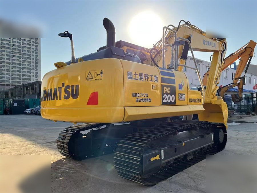 KOMATSU PC200-8 - Гусеничный экскаватор: фото 3 KOMATSU PC200-8 - Гусеничный экскаватор: фото 3