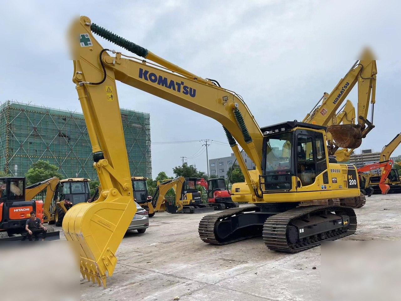 KOMATSU PC200-8N1 - Гусеничный экскаватор: фото 2 KOMATSU PC200-8N1 - Гусеничный экскаватор: фото 2