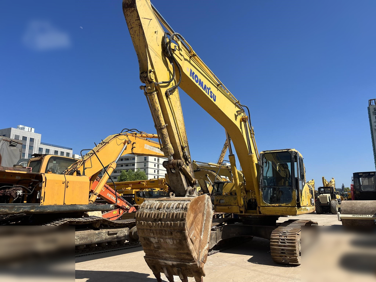 KOMATSU PC220-7 - Гусеничный экскаватор: фото 3 KOMATSU PC220-7 - Гусеничный экскаватор: фото 3