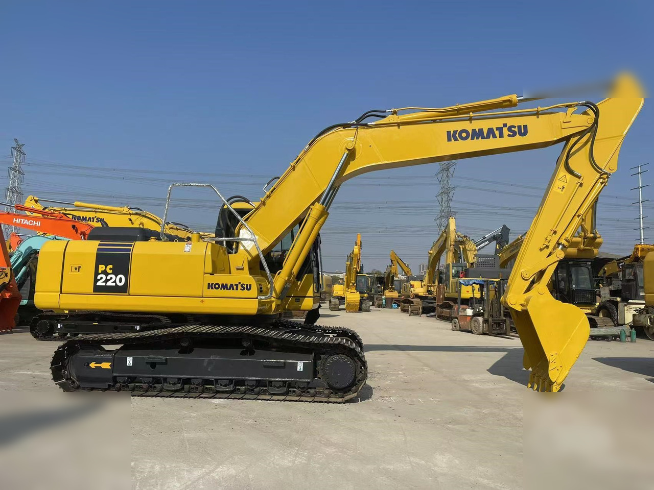 KOMATSU PC220-7 - Гусеничный экскаватор: фото 5 KOMATSU PC220-7 - Гусеничный экскаватор: фото 5
