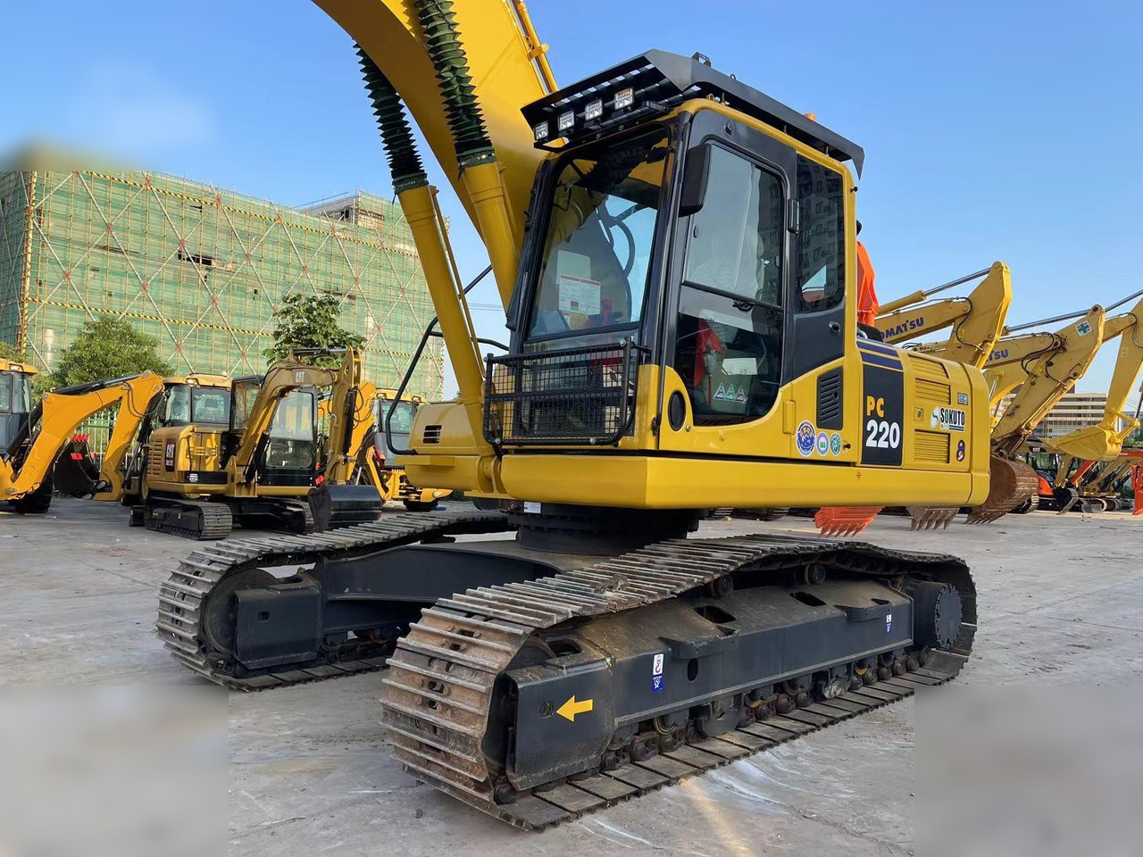 KOMATSU PC220-8 - Гусеничный экскаватор: фото 4 KOMATSU PC220-8 - Гусеничный экскаватор: фото 4