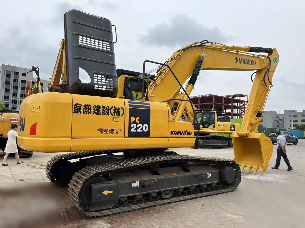 KOMATSU PC220-8 - Гусеничный экскаватор: фото 1 KOMATSU PC220-8 - Гусеничный экскаватор: фото 1