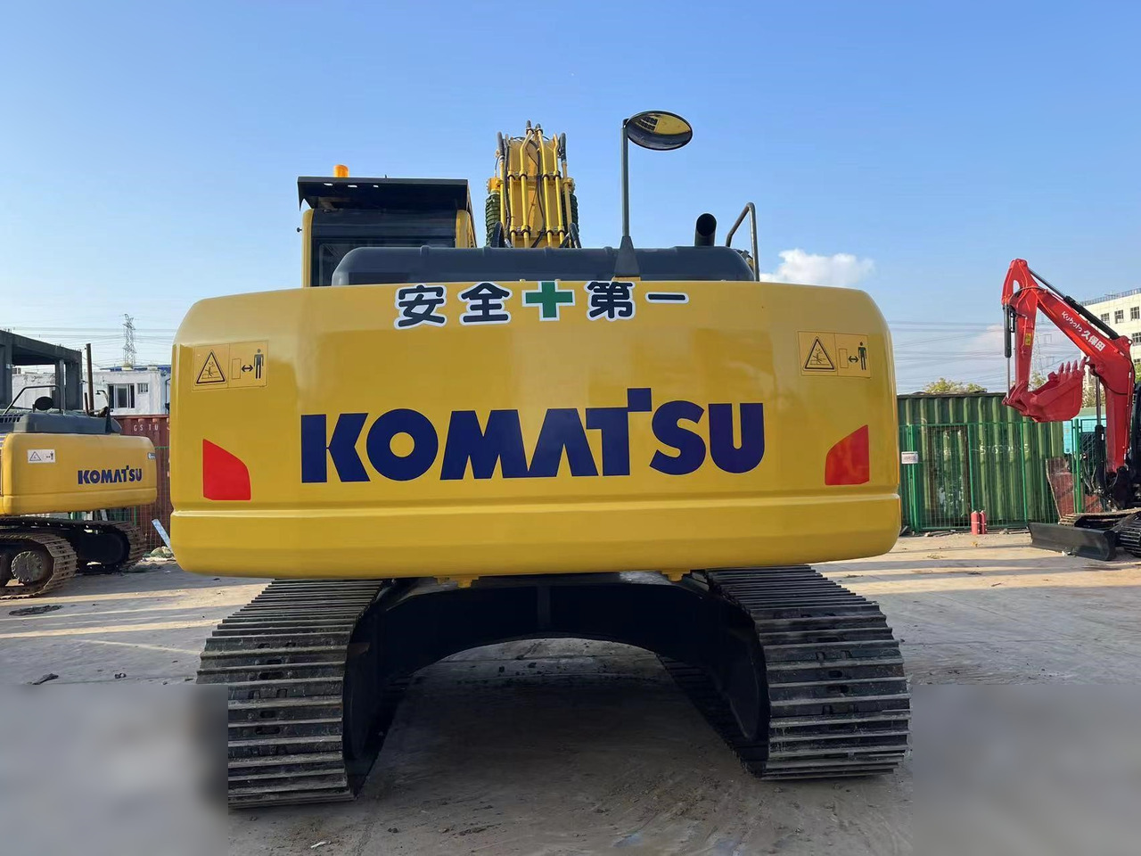 KOMATSU PC220-8 - Гусеничный экскаватор: фото 3 KOMATSU PC220-8 - Гусеничный экскаватор: фото 3