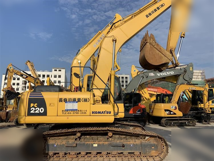 KOMATSU PC220-8N1 - Гусеничный экскаватор: фото 1 KOMATSU PC220-8N1 - Гусеничный экскаватор: фото 1