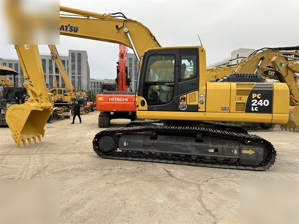 KOMATSU PC240 LC-8 - Гусеничный экскаватор: фото 1 KOMATSU PC240 LC-8 - Гусеничный экскаватор: фото 1