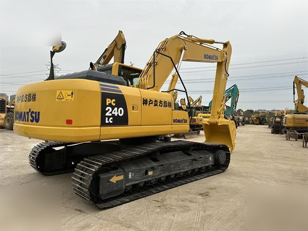 KOMATSU PC240 LC-8 - Гусеничный экскаватор: фото 3 KOMATSU PC240 LC-8 - Гусеничный экскаватор: фото 3