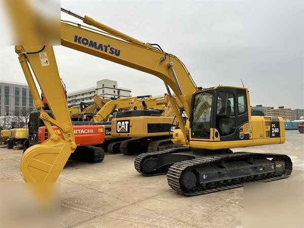 KOMATSU PC240 LC-8 - Гусеничный экскаватор: фото 2 KOMATSU PC240 LC-8 - Гусеничный экскаватор: фото 2