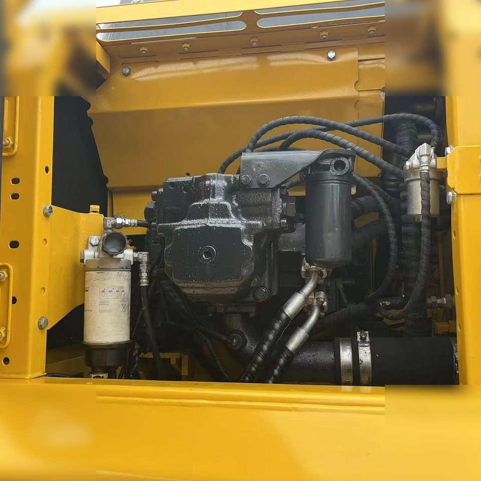 KOMATSU PC240 LC-8M0 - Гусеничный экскаватор: фото 3 KOMATSU PC240 LC-8M0 - Гусеничный экскаватор: фото 3