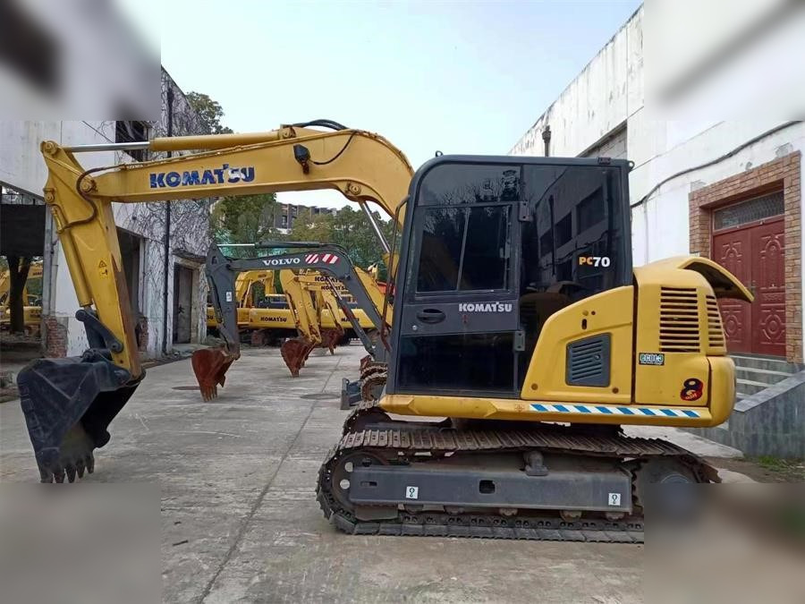 KOMATSU PC70-8 - Гусеничный экскаватор: фото 3 KOMATSU PC70-8 - Гусеничный экскаватор: фото 3