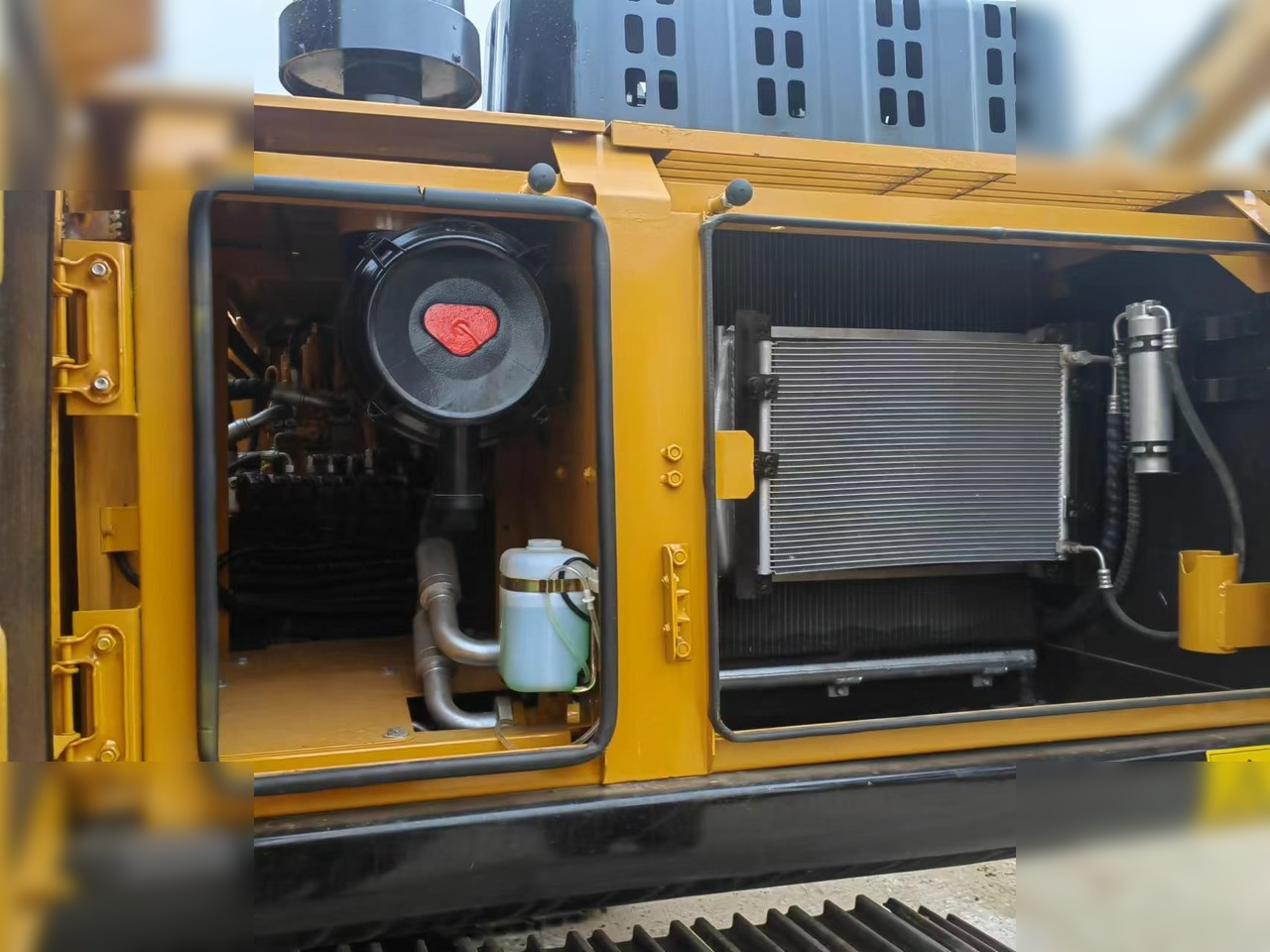 SANY SY215C - Гусеничный экскаватор: фото 5 SANY SY215C - Гусеничный экскаватор: фото 5