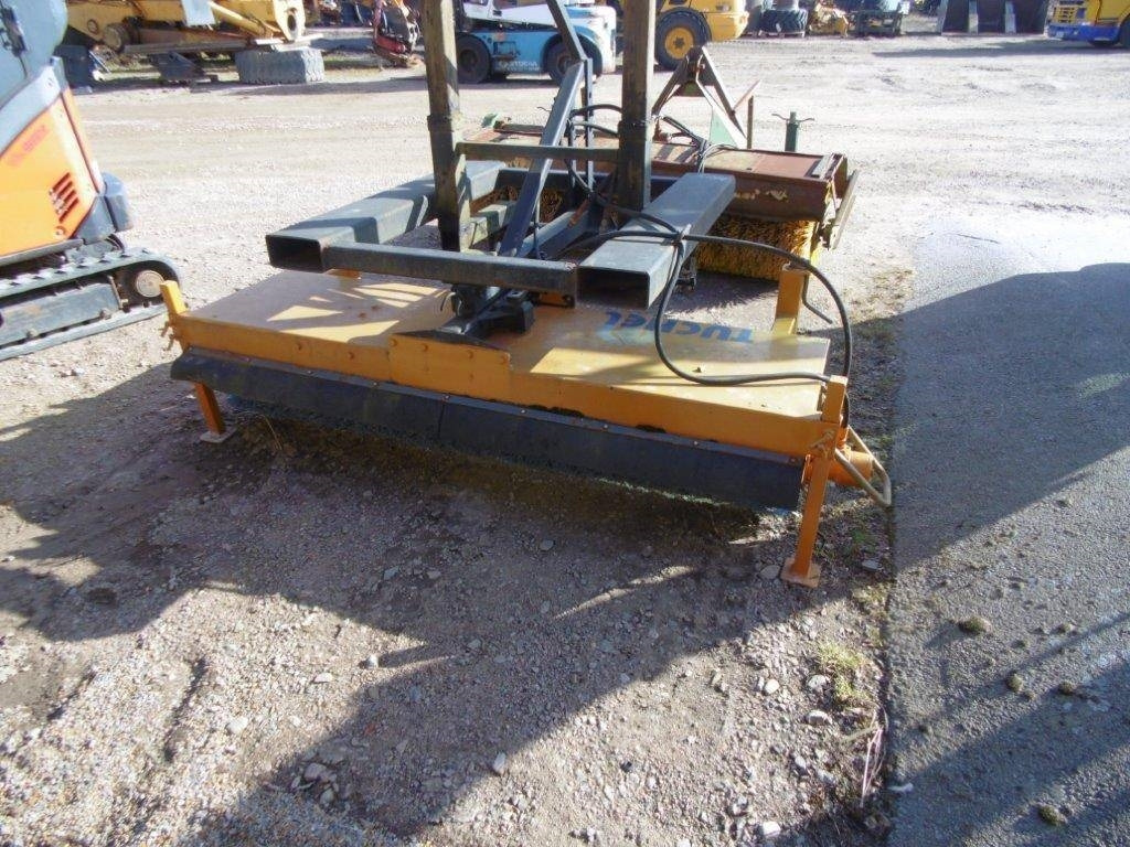 Sop Hydr. 3 punktsfäste + gaffelfäste Fabrikat Tu - Щетка: фото 1 Sop Hydr. 3 punktsfäste + gaffelfäste Fabrikat Tu - Щетка: фото 1