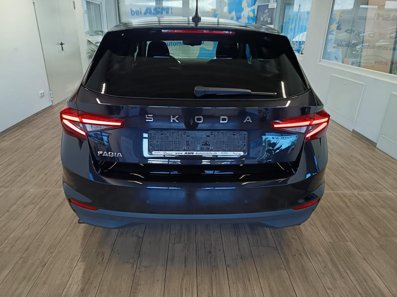 Skoda Fabia 130 Jahre 1,0 TSI*AHK-VORBER.*5J.GARANTIE* - Седан: фото 5 Skoda Fabia 130 Jahre 1,0 TSI*AHK-VORBER.*5J.GARANTIE* - Седан: фото 5