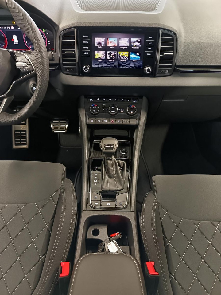 Внедорожник Skoda Karoq Sportline 1,5 TSI DSG*AHK*PSD*STD.HZG*NAVI: фото 10