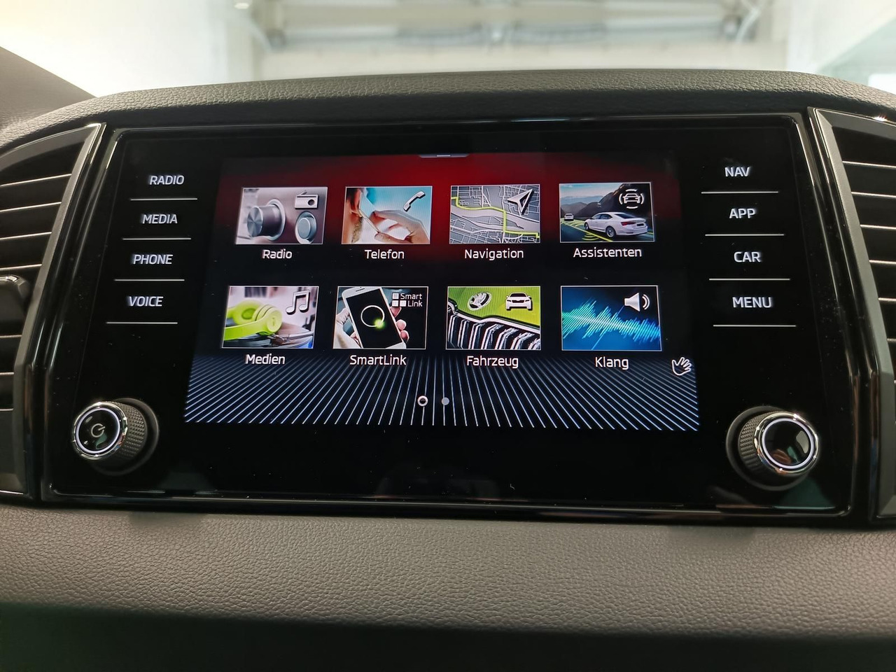 Внедорожник Skoda Karoq Sportline 1,5 TSI DSG*AHK*PSD*STD.HZG*NAVI: фото 11