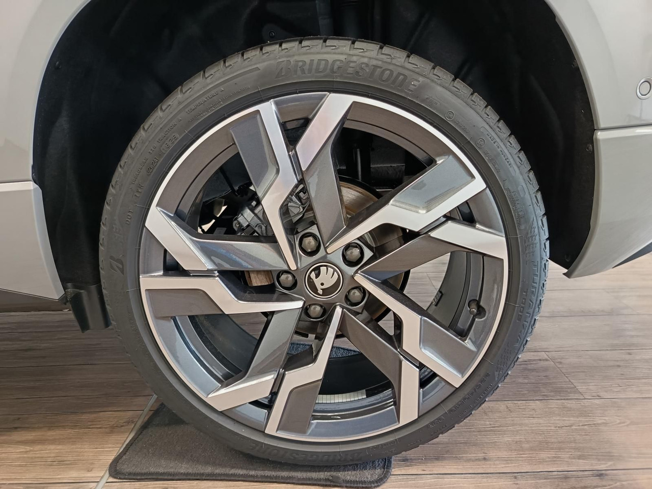 Внедорожник Skoda Karoq Sportline 1,5 TSI DSG*AHK*PSD*STD.HZG*NAVI: фото 25