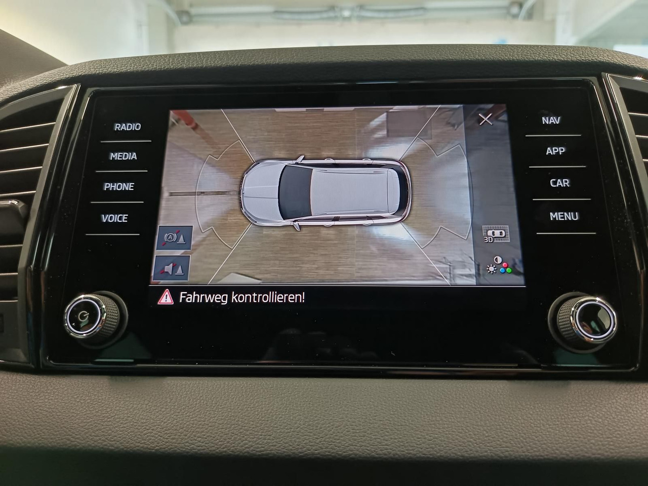 Внедорожник Skoda Karoq Sportline 1,5 TSI DSG*AHK*PSD*STD.HZG*NAVI: фото 16