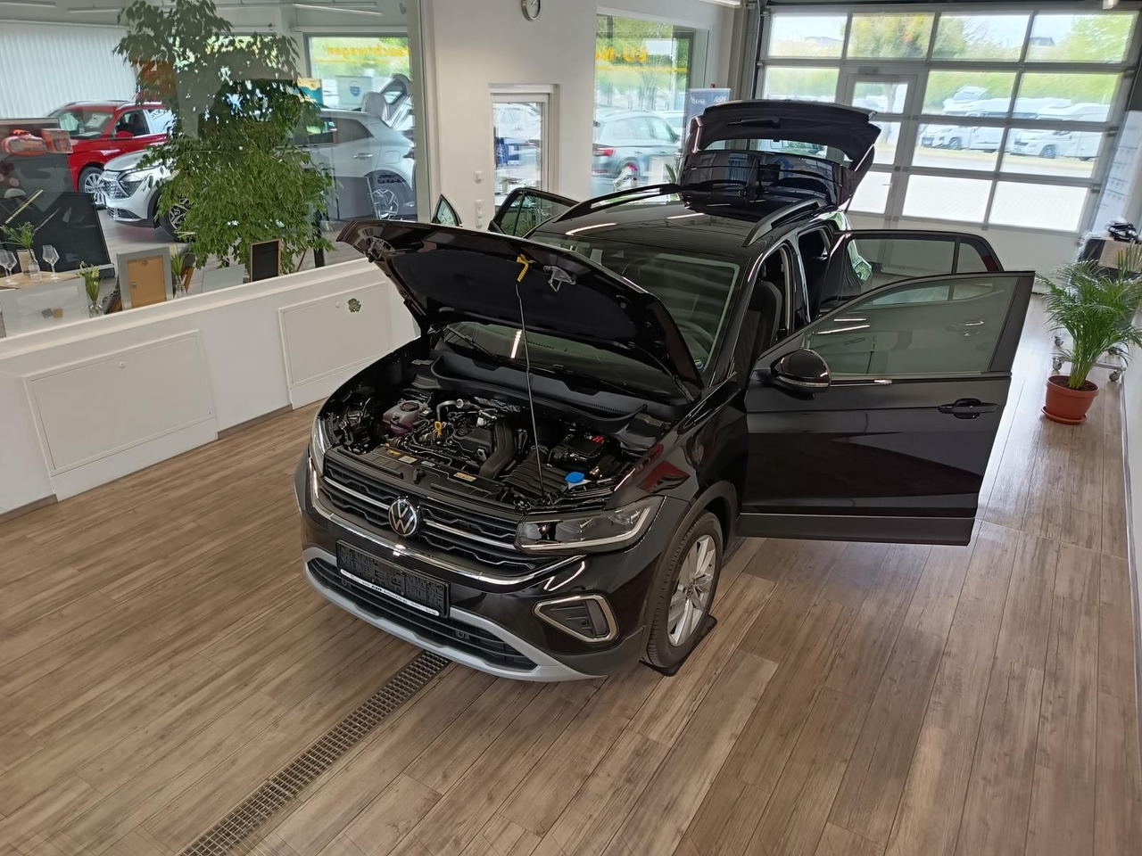 Volkswagen T-Cross Life 1.5 TSI DSG*AHK*MATRIX LED*ACC*SHZ* - Внедорожник: фото 2 Volkswagen T-Cross Life 1.5 TSI DSG*AHK*MATRIX LED*ACC*SHZ* - Внедорожник: фото 2