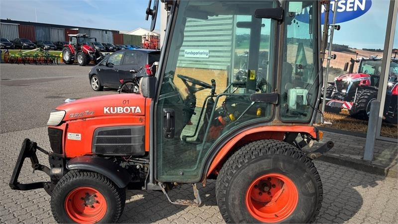 Kubota B2530 HST B2530 - Коммунальный трактор: фото 3 Kubota B2530 HST B2530 - Коммунальный трактор: фото 3